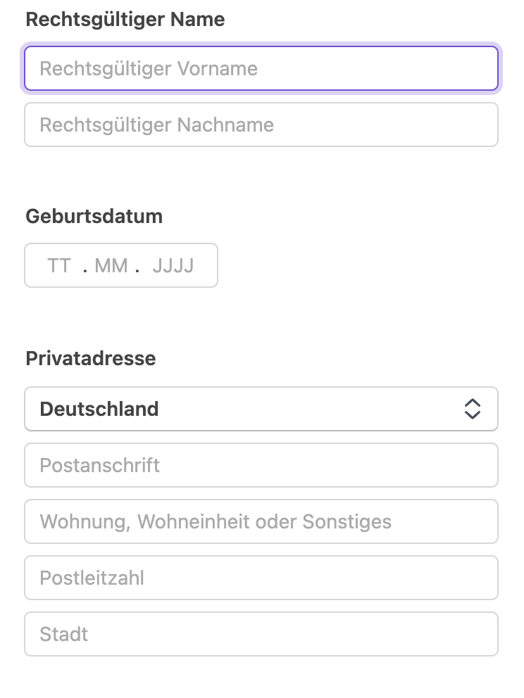 Eingabefelder für rechtsgültigen Vor- und Nachnamen, Geburtsdatum, Privatadresse mit Land, Postanschrift, Wohnung, Postleitzahl, Stadt.